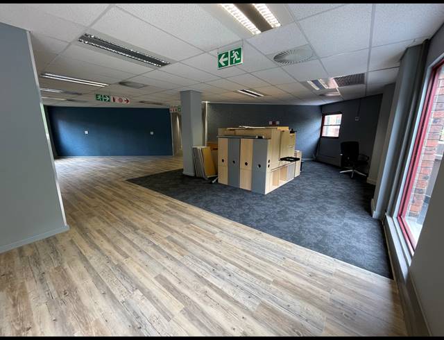1,103M² OFFICE TO LET IN PARKTOWN